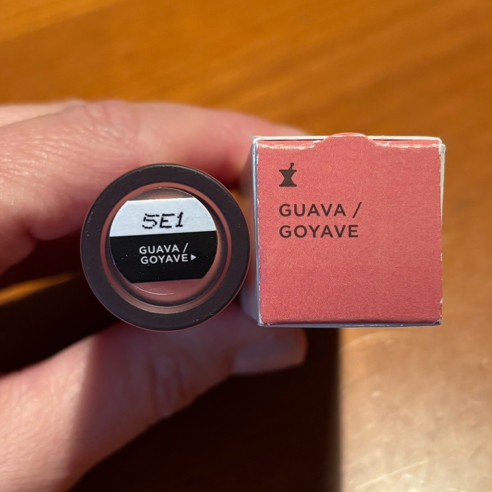 Perricone MD No Makeup Lip Oil Guava - Picture 8 of 16